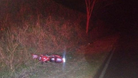 Motociclista morre depois de bater em árvore em vicinal de Olímpia