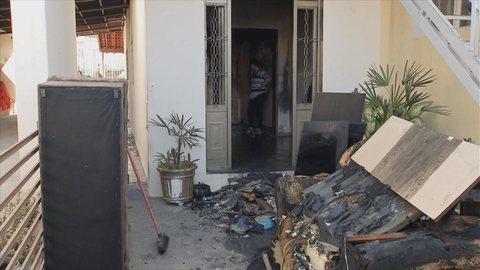 Vizinhos retiram casal de residência em chamas em Lençóis Paulista