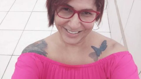 Aos 42 anos, funcionária pública inicia terapia na pandemia e se descobre como mulher trans: ‘me libertei’