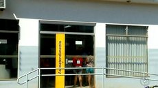 Assaltantes levam R$ 70 mil de banco após render bancário e anunciar falso sequestro de família