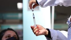 Cidade de SP vacina grávidas que receberam 1ª dose de AstraZeneca e faz repescagem para grupos de 30 a 34 anos nesta segunda