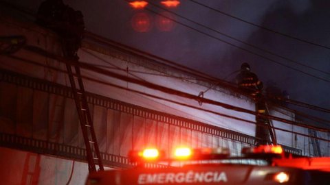 Incêndio atinge galpão da Cinemateca Brasileira na zona oeste de SP