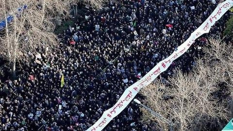 40 pessoas morrem pisoteadas em funeral de general iraniano, diz mídia estatal