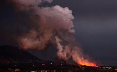 Fim de erupção de vulcão em ilha La Palma não está próximo