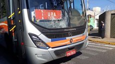 Ônibus não consegue frear e atropela ciclista em cruzamento de bairro em Bauru