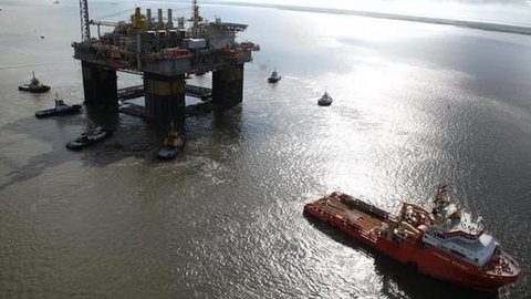 Barril de petróleo bate US$ 82 e renova máxima de 4 anos