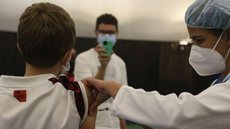 Rio de Janeiro vacina crianças de 6 e 7 anos contra a covid-19