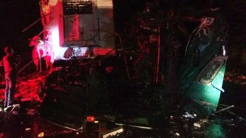 Acidente entre caminhões e carro deixa uma pessoa ferida em Penápolis