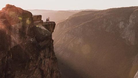 Fotógrafo que flagrou pedido de casamento em Yosemite, nos EUA, encontra casal