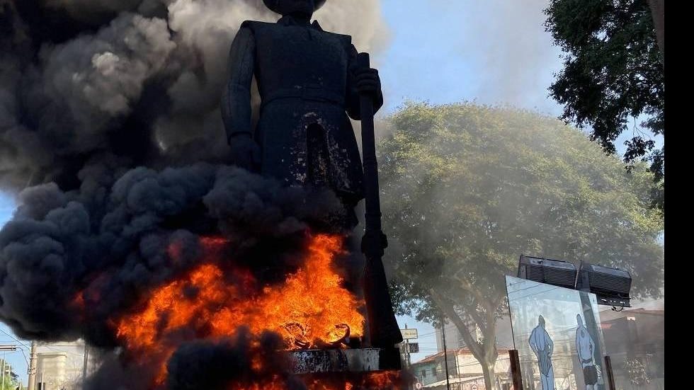Justiça determina prisão de suspeito de incendiar estátua do Borba Gato