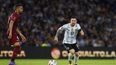 Eliminatórias: sob o comando de Messi, Argentina derrota Venezuela