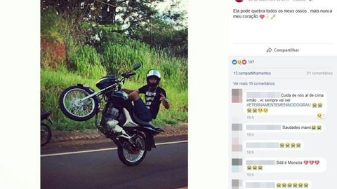 Jovem que morreu empinando moto fez post sobre risco da manobra: ‘Ela pode quebrar meus ossos’