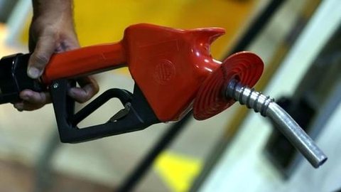 Mercado vê inflação mais alta em 2017 após aumento de imposto do combustível