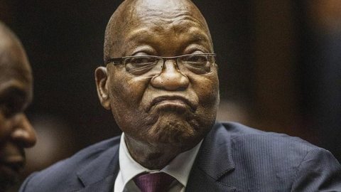 Ex-presidente da África do Sul é condenado à prisão