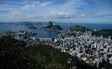 Feriadão de Nossa Senhora Aparecida terá céu nublado e chuva no Rio