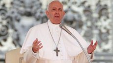 Papa reza pelos que cuidam da limpeza de ruas e hospitais