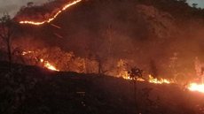 Incêndio destrói 300 hectares no entorno do Parque Gruta da Lagoa Azul em MT