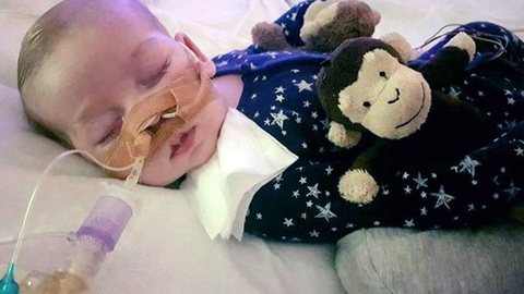 Hospital britânico reavaliará caso de bebê doente após intervenções de Trump e papa