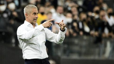 Análise: Corinthians vence jogo sem brilho, não empolga, mas se mantém em escalada