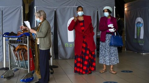 Primeiro país a registrar ômicron, África do Sul tem onda de contágio com sintomas leves, segundo médicos