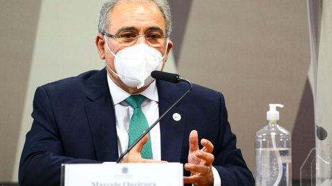 Queiroga repete Pazuello ao se omitir sobre aglomerações provocadas por Bolsonaro, diz Calheiros