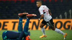 São Paulo goleia o Flamengo e avança à semi da Copa do Brasil