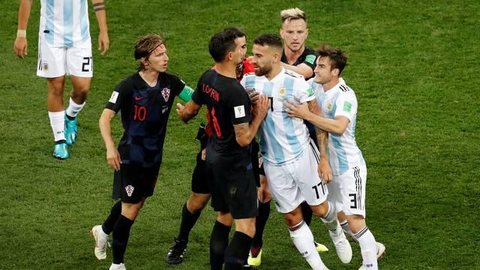 Caballero vacila, Messi some, Croácia humilha Argentina em Nizhny