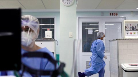 Medo de contágio esvazia setores de hospitais e laboratórios privados