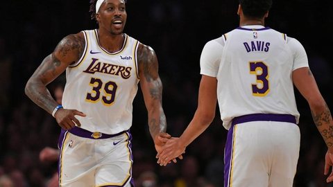 Davis e Howard fazem as pazes após briga no banco dos Lakers