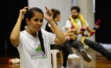 Libras: professores da rede estadual de São Paulo poderão fazer curso