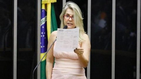 Deputada do PSL admite que recebeu laudo da menina de 10 anos estuprada pelo tio