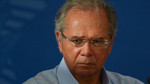 Preservar economia não significa sair do isolamento, diz Guedes