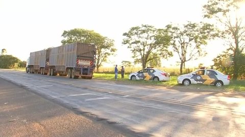 Polícia Rodoviária intensifica fiscalização de caminhões canavieiros no noroeste paulista