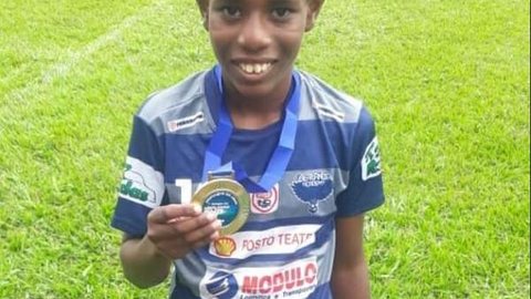 Santos convida garoto de 11 anos vítima de racismo em jogo de futebol para teste em 2021