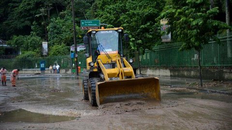 Fortes chuvas provocam alagamentos no Rio de Janeiro