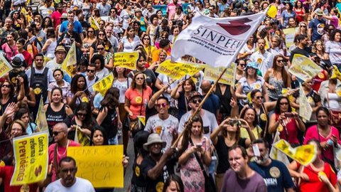 Professores protestam no Centro de São Paulo contra reforma da Previdência, diz PM