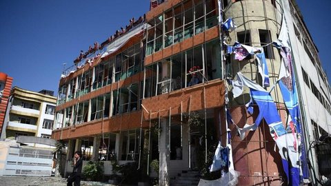 Atentado suicida mata dezenas de civis em Cabul, no Afeganistão