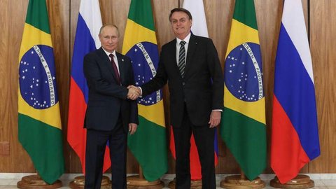 Bolsonaro conversa com Putin sobre cooperação