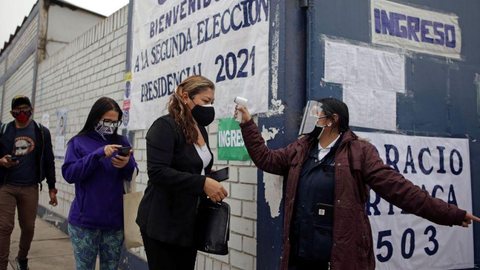 Peruanos voltam às urnas para decidir futuro presidente