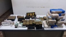 Polícia Rodoviária Federal apreende mais de 2 mil munições e tijolos de crack