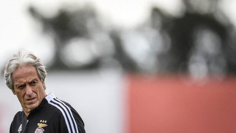 Líder para o elenco e paz com a torcida: por que o Corinthians quer um técnico “medalhão”