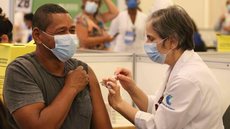 Vacinas já distribuídas atendem cerca de 10% dos públicos prioritários