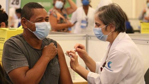 Brasil chega à marca de 100 milhões de doses de vacinas aplicadas