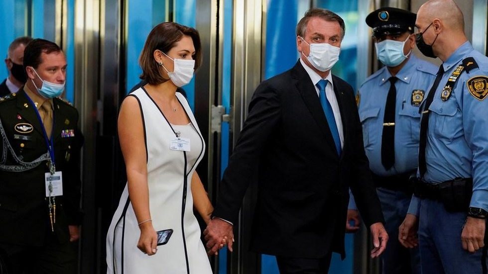 Michelle Bolsonaro anuncia que testou negativo para a Covid-19