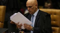 Alexandre de Moraes abre inquérito sobre live do presidente