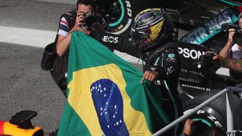 Hamilton vence GP de São Paulo em fim de semana impressionante na F1
