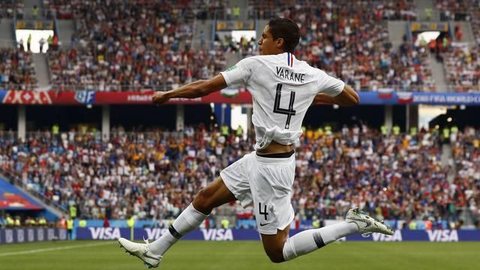 Sem sustos (e com frango de Muslera), França elimina Uruguai e avança à semifinal
