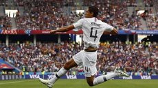 Sem sustos (e com frango de Muslera), França elimina Uruguai e avança à semifinal