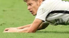 Sem receber parcelas, Penapolense estuda cobrar Corinthians por Marlone