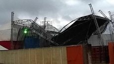 Cobertura de palco desaba por causa da ventania após festa de peão em Américo de Campos